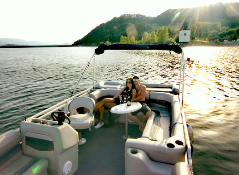Vyhliadková plavba s kapitánom po Liptovskej Mare blízko aquaparku Tatralandia.