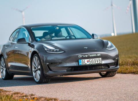Jediná Tesla Model 3 na Slovensku, na ktorej môžete zažiť jazdu už teraz.