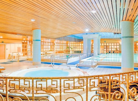 Budapešť v historickej časti mesta: 4 * The Aquincum Hotel s termálnymi bazénmi a raňajkami + dieťa zdarma.