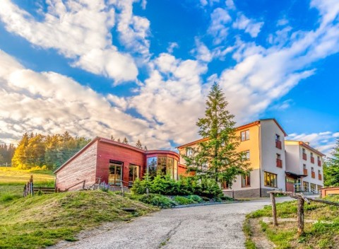 Javorníky: Hotel Javorník *** + polpenzia, neobmedzené wellness a 2 deti zdarma.