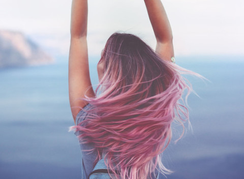 Poďte si po štýlový strih alebo ombré melír do kaderníckeho salóna Hellen.