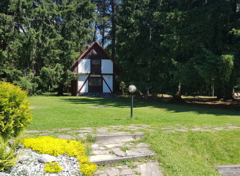 Príďte si oddýchnuť na Liptov. Ubytovanie v zruboch horského hotela Mních*** na Liptove pre 5 osôb.