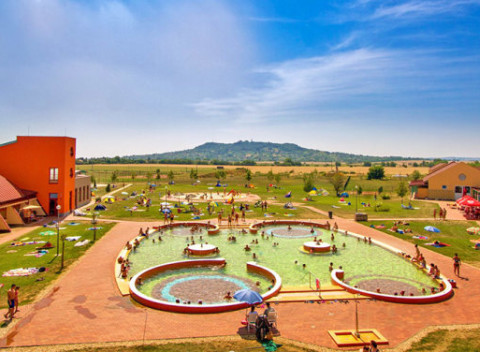 Termálne kúpele Celldömölk neďaleko Sárváru v penzióne s celodenným vstupom do kúpeľov.