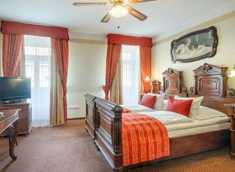 Jedinečný hotel Mucha**** v historickom centre Prahy s raňajkami v cene.