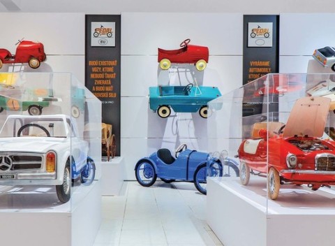 Vstup do Pedal Planet – jednej z najväčších zbierok šliapacích autíčok v Európe.