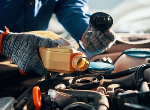 Výmena oleja a olejového filtra alebo brzdovej kvapaliny v Auto Klinic s.r.o.