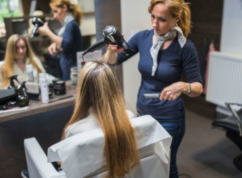 Strih, ozdravná 3-kroková kúra alebo melír v Lagro - beauty salón.