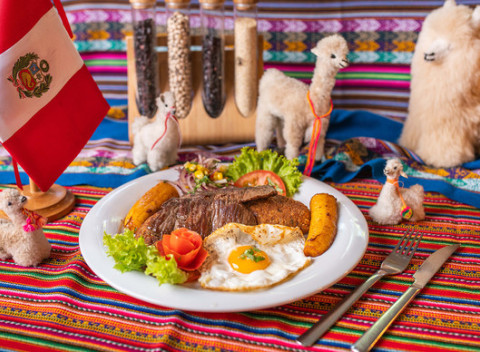 Tacu tacu montado de quinua - pre 1 osobu, alternatíva aj pre vegetariánov v Casa Inka.