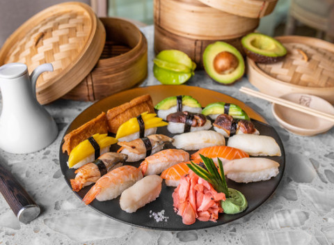 Gurmánsky Nigiri sushi set pre 2 osoby v reštaurácii Hotela Mamas ****.