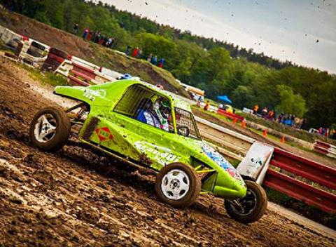 Autokrosový špeciál Vychutnajte si jazdu na rallycrosovej trati