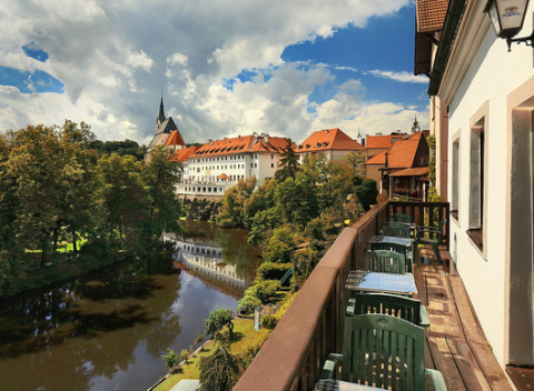 Jesenný relax v centre Českého Krumlova: Penzión Teddy s raňajkami len 5 minút od námestia.
