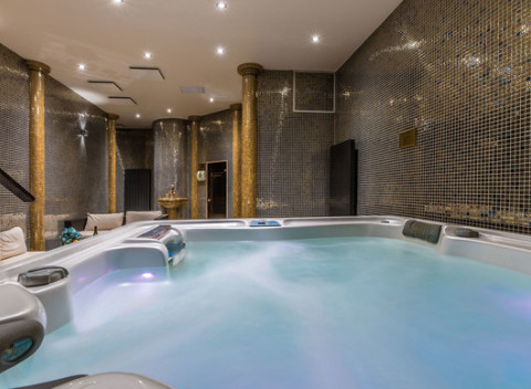 Romantický pobyt s polpenziou a neobmedzeným wellness neďaleko prekrásnej prírody Slovenského krasu.