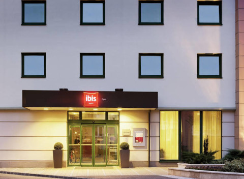 Dušičkový predĺžený víkend v Győri pre dvoch - hotel Ibis s raňajkami.