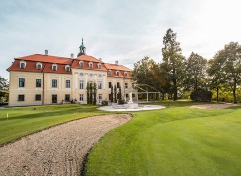 Pobyt ako z rozprávky – v bernolákovskom kaštieli Theresia Chateau pre dve osoby s raňajkami.