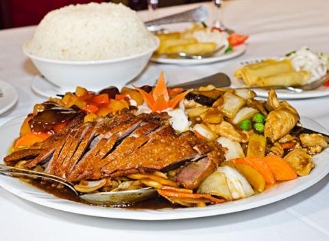 Cisárska porcia čínskych špecialít pre dvoch. Chutné jedlo a veľké porcie si môžete vychutnať v Garden Restaurant.