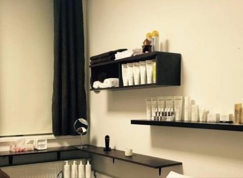 Doprajte svojej pleti luxus Kompletné ošetrenie pleti spojené s masážou tváre  