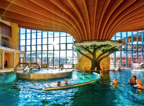 Podhájska v Penzióne Royal s raňajkami, fitnes a zľavou do Rímskych kúpeľov.