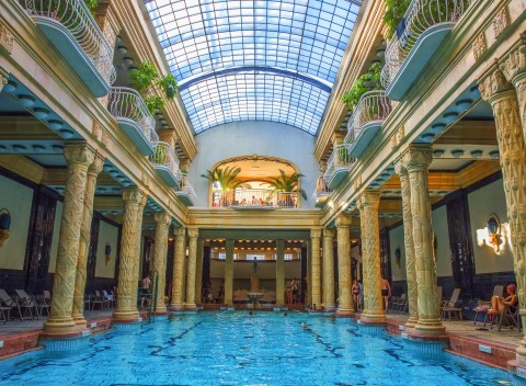 Budapešť: Hotel Császár *** pri centre + raňajky a vstup do termálnych kúpeľov.