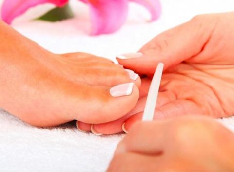 Nezanedbajte starostlivosť Japonská manikúra, mokrá pedikúra a trvácny gél lak.