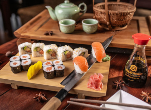 Ázijské eoxtické mäsové či vegetariánske jedlá vo vietnamskej reštaurácii Sapa Quan.