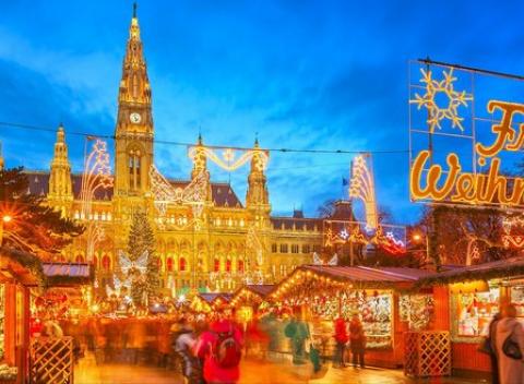 Vianočné trhy vo ViedniJednodňový zájazd do hlavného mesta Rakúska