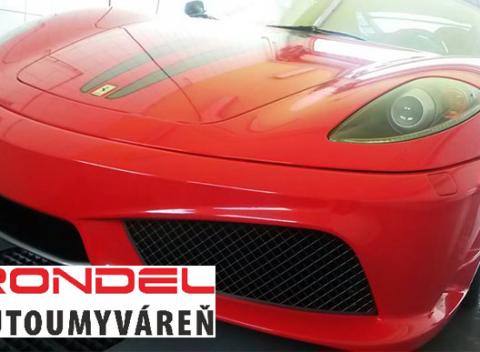 Autíčko ako zo škatuľky Umytie auta, ručné voskovanie a konzervácia laku