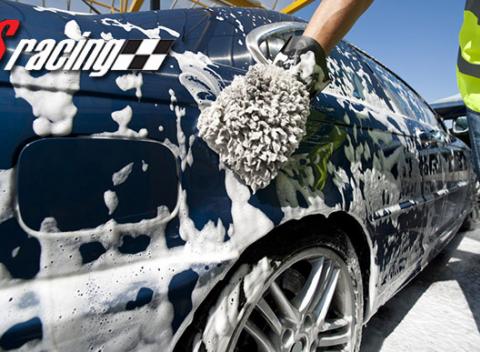 Kompletné umytie auta Zverte váš automobil do rúk profesionálov