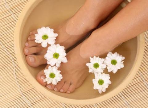 Procedúra pre nohy Kompletná 60 minútová pedikúra v Ružinove 