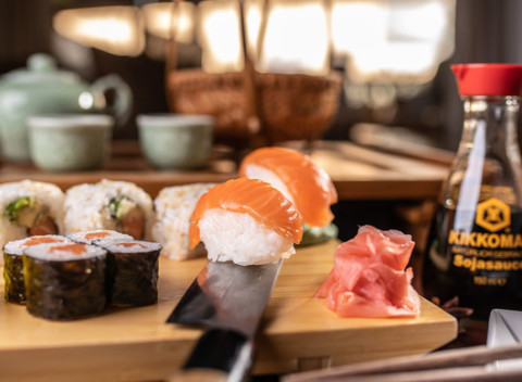 Ázijské eoxtické mäsové či vegetariánske jedlá vo vietnamskej reštaurácii Sapa Quan.