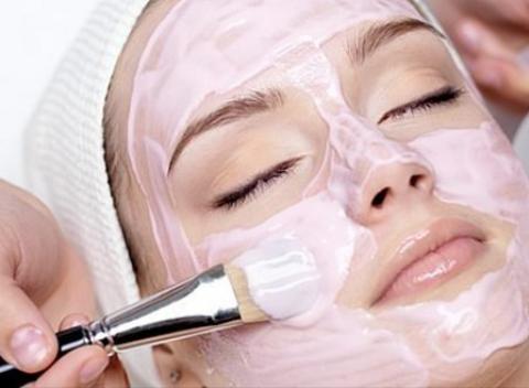 Kompletný luxus pre pleť Peeling, čistenie, masáž tváre, depilácia a obočie