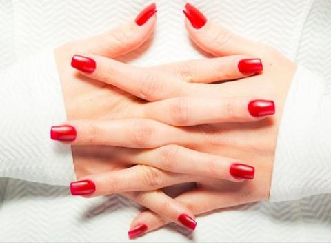 Krásne a upravené nechty IBX kúra Shellac alebo permanentné lakovanie