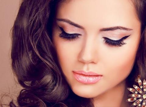 Staňte sa hviezdou plesu Profesionálne slávnostné líčenie s Bio kozmetikou