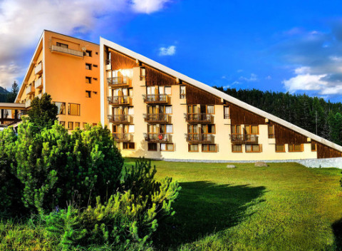Vynikajúci hotel FIS*** pri Štrbskom plese vrátane polpenzie a neobmedzeného wellness.