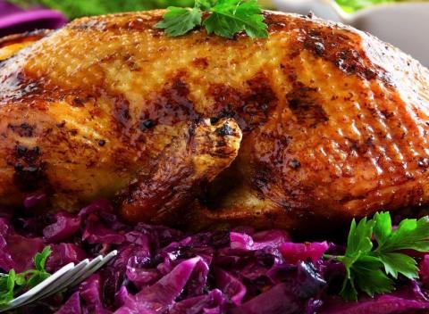 Nechajte sa opantať výbornou chuťou a spútať prenikavou vôňou kačacinky! Bohatý kačací tanier, pochúťka na ktorú nezabudnete.