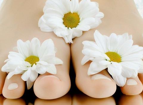 Dajte svoje nôžky do parády Klasická mokrá pedikúra pre dámy i pánov 