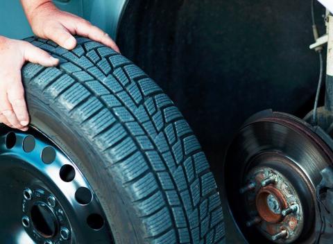 Pripravte vaše auto na zimu Prezutie, vyváženie a uskladnenie pneumatík 