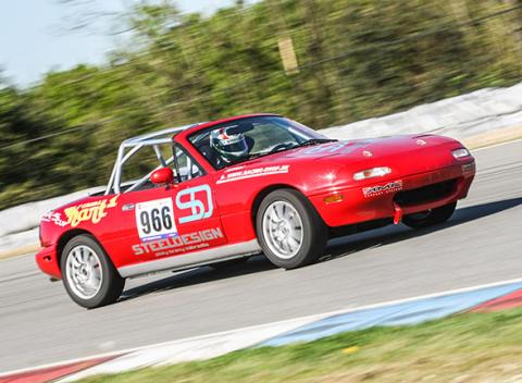 Otestujte si vaše limity Adrenalínová jazda na Mazde MX-5 bez inštruktora