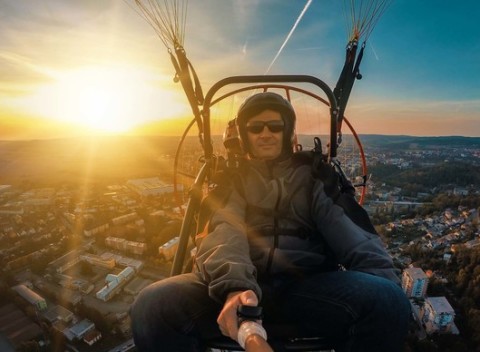 Adrenalín pri tandemovom motorovom paraglidingu okolo Liptovskej Mary + videozáznam.