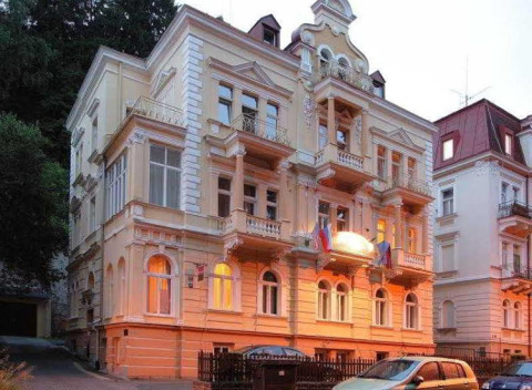 Vianočný pobyt v Mar.Lázňach pre 2os. a dieťa v nádhernej historickej vile.