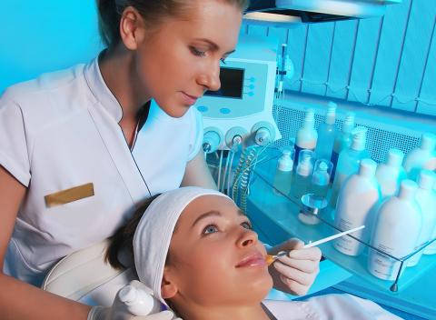 Odhaľte sviežu, žiarivú pleť Zjemnite vzhľad vrások galvanickým ošetrením