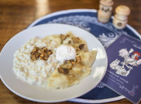 Bryndzové halušky a bryndzové pirohy so slaninkou - MIX tanier pre jedného alebo pre dvoch.