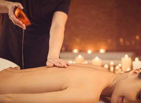 Aromatouch terapia ôsmimi druhmi olejov - navodia fyzickú i duševnú rovnováhu.