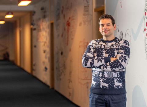 Ručne šitý dámsky alebo pánsky vianočný sveter s nórskym vzorom - príjemný mäkký materiál.