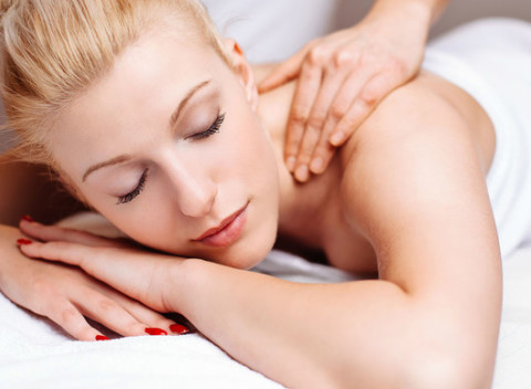 Masáže s esenciálnymi olejmi doTERRA a rašelinový zábal v obľúbenom salóne Zafira.