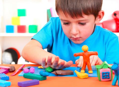 Urobte si kreatívne Vianoce Plastelína, modelovacie hmoty, kufríky, formičky