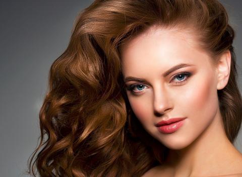 Dajte si vlasy do parády Dámsky či pánsky strih, spoločenský účes, farbenie 