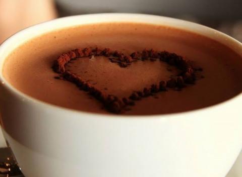 Doprajte si sladké pokušenie Dve horúce čokolády alebo espresso a Marlenka