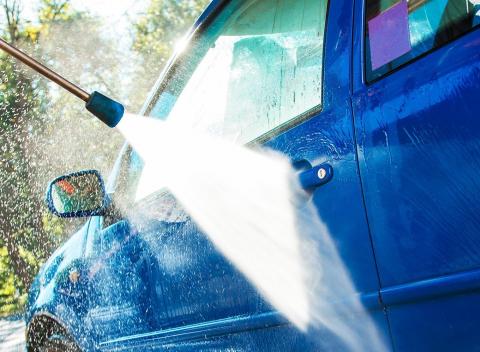 Luxus pre vaše autíčko Kompletné ručné umytie auta, tepovanie a vosk