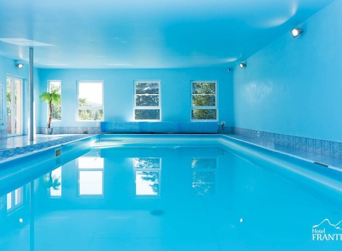 Víkend v Javorníkoch pri zjazdovke v Hoteli František s polpenziou a bazénom.