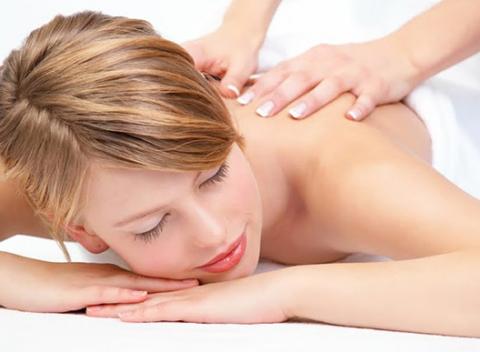 Zbavte sa všetkých bolestí Masáž chrbta a šije alebo poukážka na 5 masáží